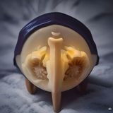 冰箱冷冻格中整齐摆放着西瓜冰棒，用竹签插着的红色冰棒清晰可见，自制健康夏日冰品